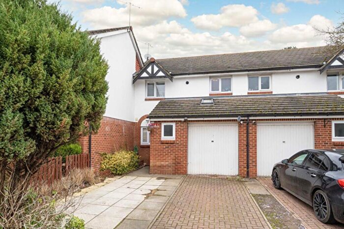 3 Bedroom House To Rent In Eyston Drive, Weybridge, KT13