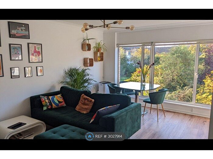 2 Bedroom Flat To Rent In Coniston Court, London, SW15