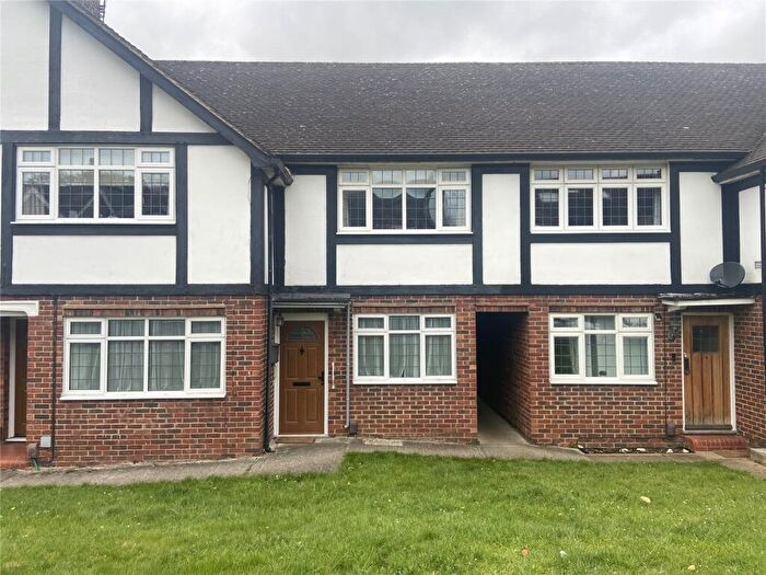 2 Bedroom Maisonette To Rent In Bridge Road, Epsom, Surrey, KT17