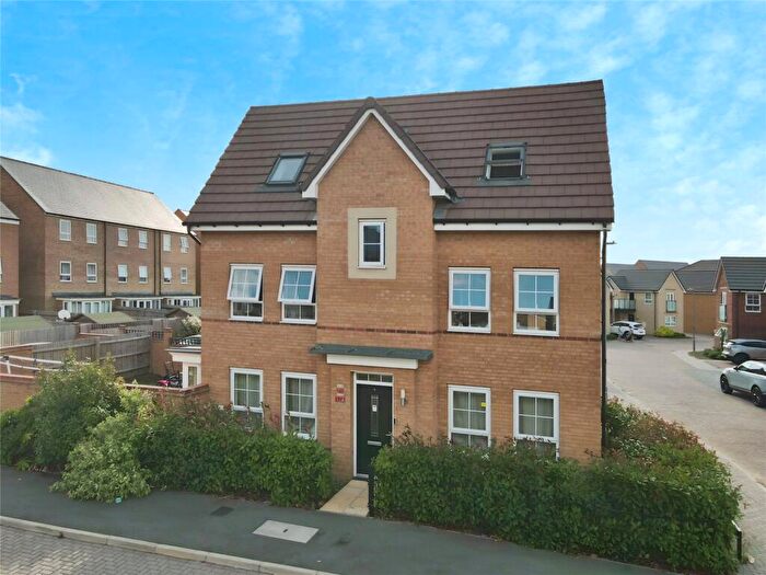 4 Bedroom Detached House For Sale In Glorious Way, Brooklands, Milton Keynes, MK10