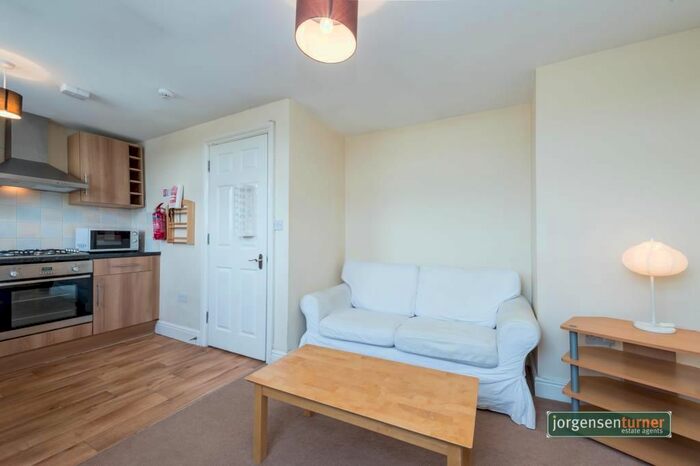 1 Bedroom Flat To Rent In Uxbridge Road, Shepherds Bush, London, W12