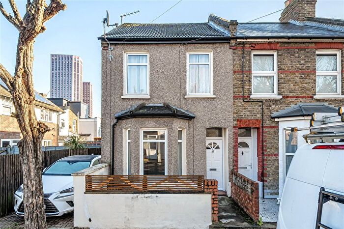 2 Bedroom Terraced House For Sale In Park Road, London, E17