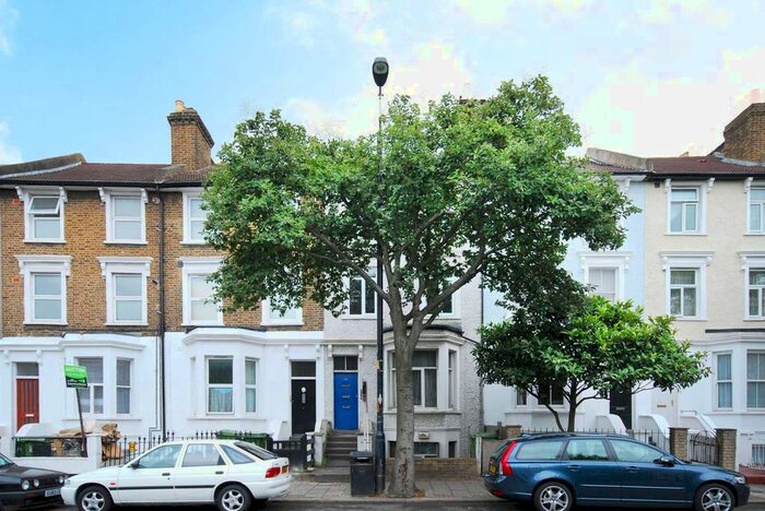 2 Bedroom Flat To Rent In Lordship Lane, East Dulwich, London, SE22