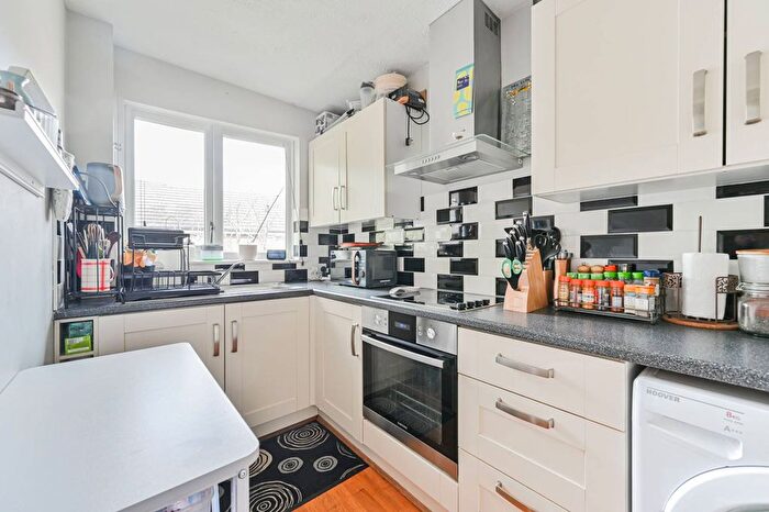 1 Bedroom Maisonette To Rent In Milford Mews, Streatham, London, SW16