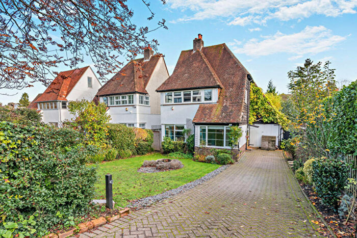 3 Bedroom Detached House For Sale In The Netherlands, Coulsdon, CR5