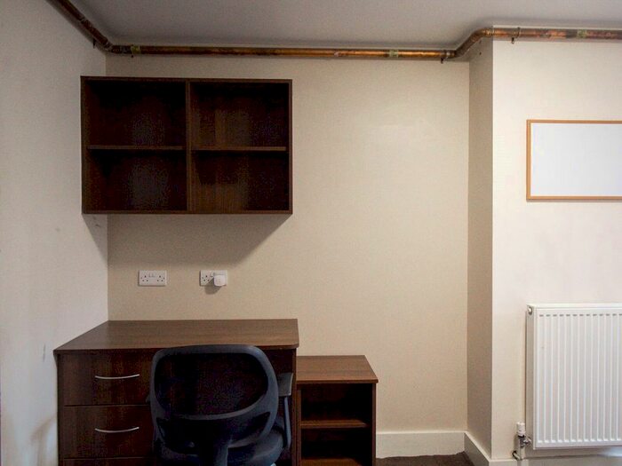 2 Bedroom Flat To Rent In Clarendon Road, Leeds, LS2