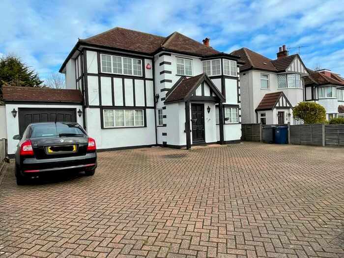 4 Bedroom Detached House To Rent In Hale Lane, London, NW7