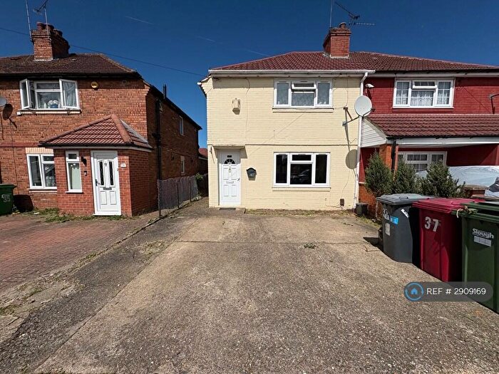 3 Bedroom Semi-Detached House To Rent In Surrey Avenue, Slough, SL2