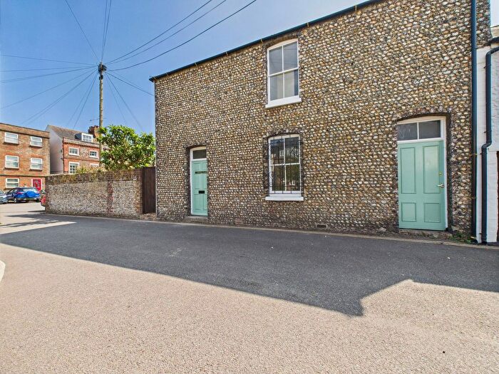 4 Bedroom Detached House For Sale In Norfolk Place, Littlehampton, BN17