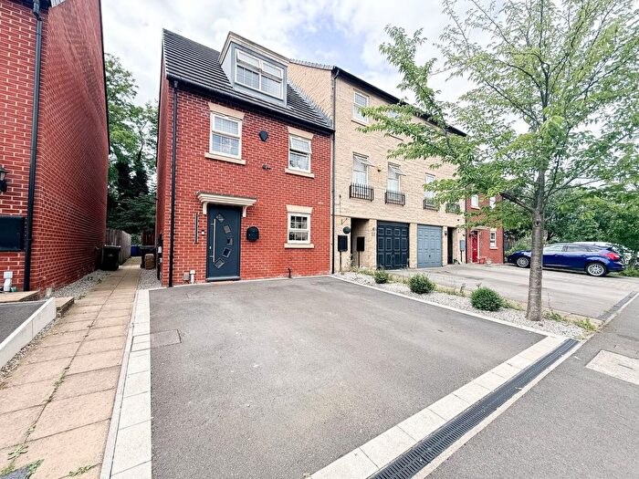 3 Bedroom Semi Detached House For Sale In Woodbourn Gardens, Wombwell, Barnsley, S73