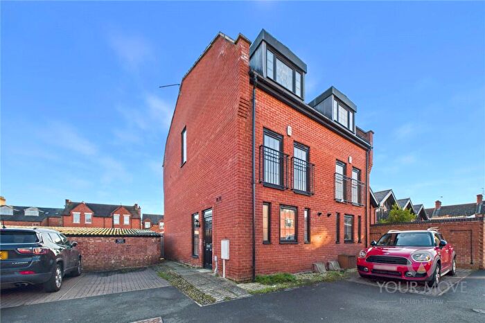 4 Bedroom Semi Detached House For Sale In Thenford Mews, Abington, Northampton, NN1