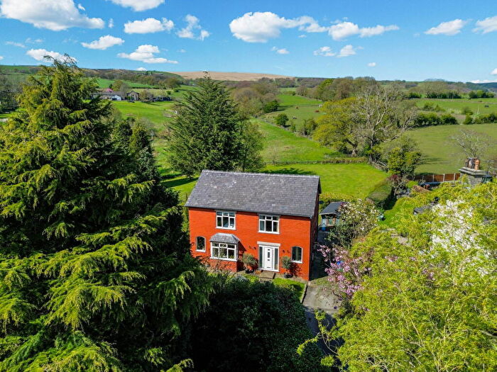 4 Bedroom Detached House For Sale In Green Lane, Hollingworth, SK14