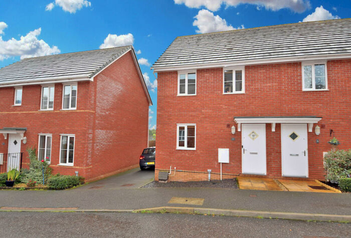 3 Bedroom Semi-Detached House For Sale In Portland Close, Cullompton, EX15