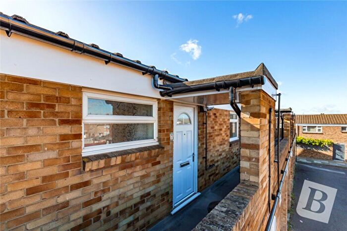 1 Bedroom Apartment For Sale In Hookfields, Northfleet, Gravesend, Kent, DA11