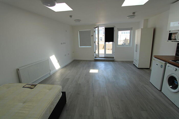Studio To Rent In Walworth Road, Southwark, London, SE17