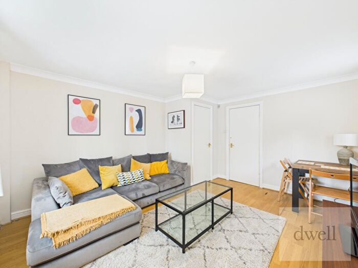 3 Bedroom Semi-Detached House To Rent In Lea Farm Road, Kirkstall, Leeds, LS5