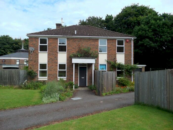 4 Bedroom Detached House To Rent In School Road, Haslemere, GU27