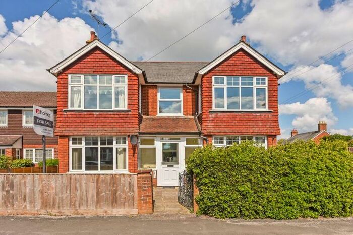 1 Bedroom Flat To Rent In Queens Road, Alton, GU34