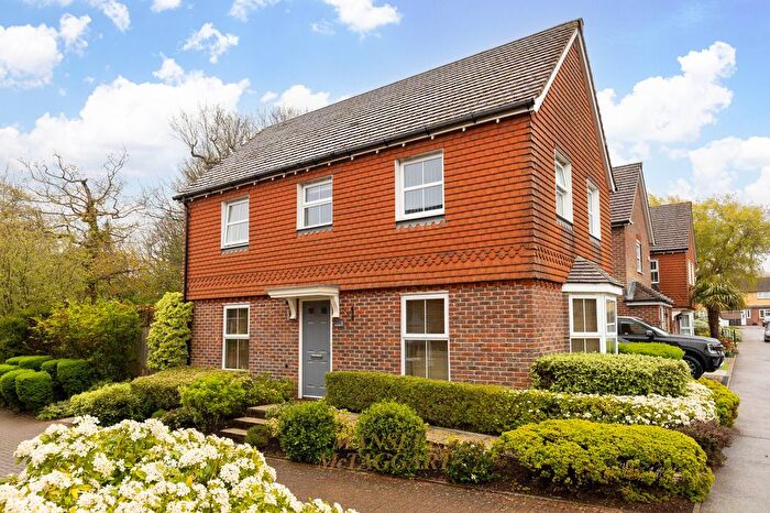 3 Bedroom Link Detached House For Sale In Hilda Dukes Way, East Grinstead, RH19