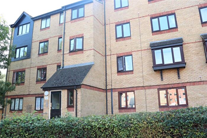 2 Bedroom Apartment To Rent In Chestnut Road, Basildon, Essex, SS16