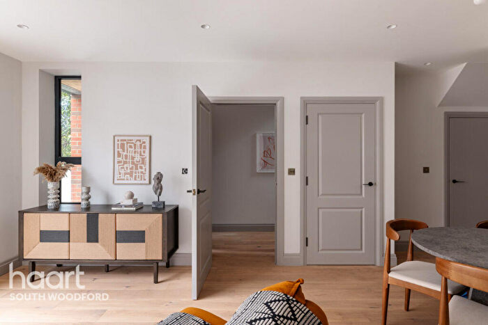 4 Bedroom Town House For Sale In Lynwood Close, London, E18