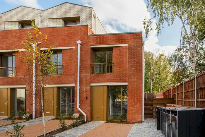 2 Bedroom Town House To Rent In Boston Road, Hanwell, W7