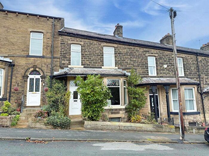 4 Bedroom Terraced House For Sale In Skipton Road, Silsden, BD20
