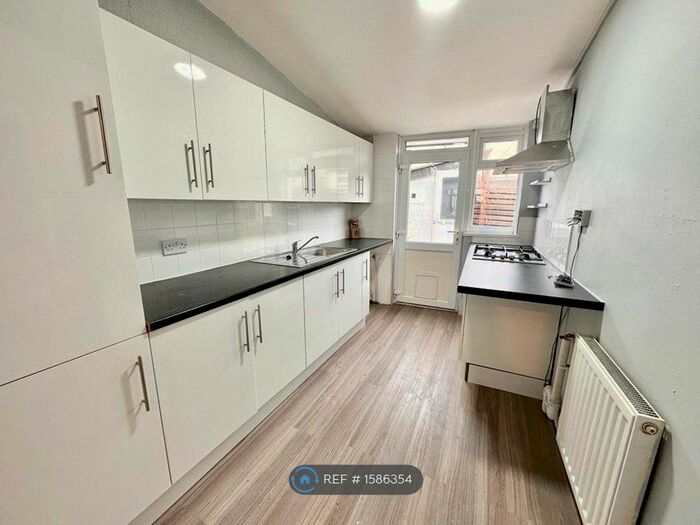 3 Bedroom Terraced House To Rent In Ailesbury Street, Newport, NP20