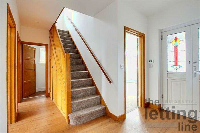 3 Bedroom Semi-Detached House To Rent In Bullsmoor Lane, Enfield, EN3