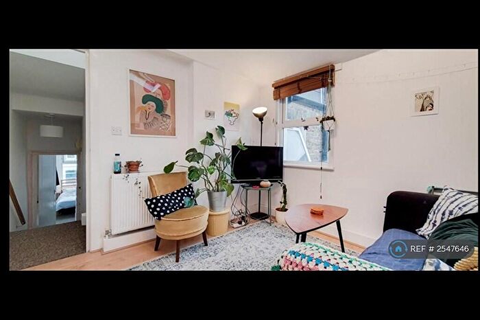 3 Bedroom Flat To Rent In Kyverdale Road, London, N16