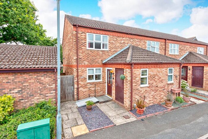 2 Bedroom Retirement Property For Sale In Harvest Court, Harvesters, St. Albans, Hertfordshire, AL4