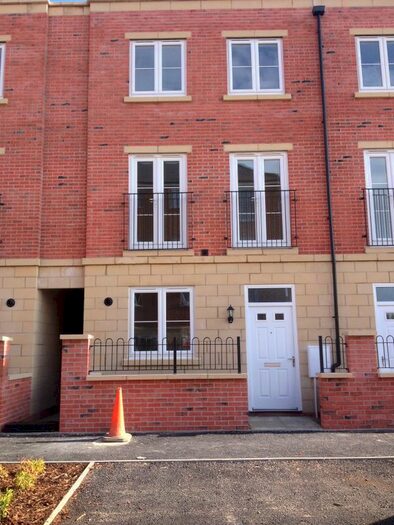 4 Bedroom Town House To Rent In Longview Terrace, Boston, PE21