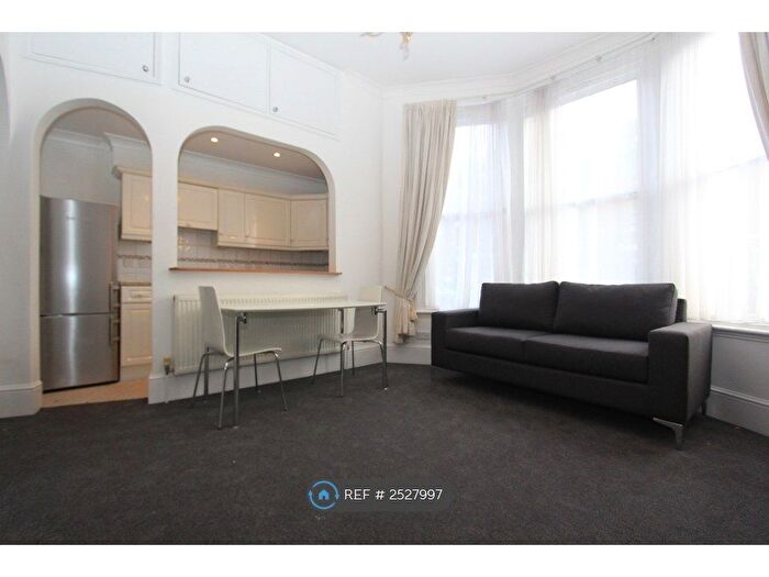 1 Bedroom Flat To Rent In Parliament Hill, London, NW3