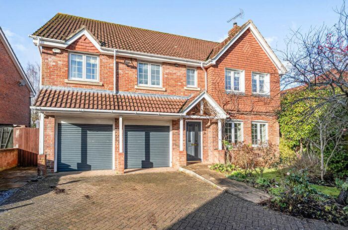 4 Bedroom Detached House To Rent In Shipley Close, Alton, Hampshire, GU34