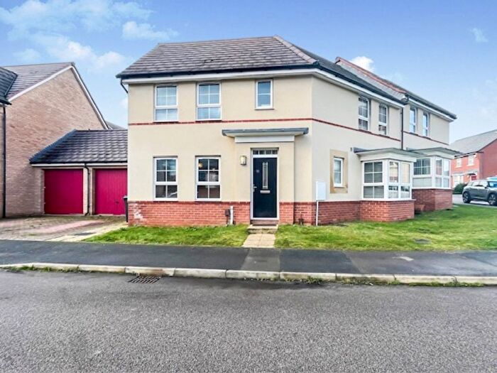 3 Bedroom Semi-Detached House For Sale In Burgundy Drive, Hemel Hempstead, HP2