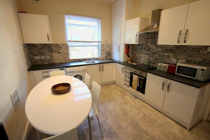 7 Bedroom Terraced House To Rent In Ebberston Terrace, Leeds, West Yorkshire, LS6