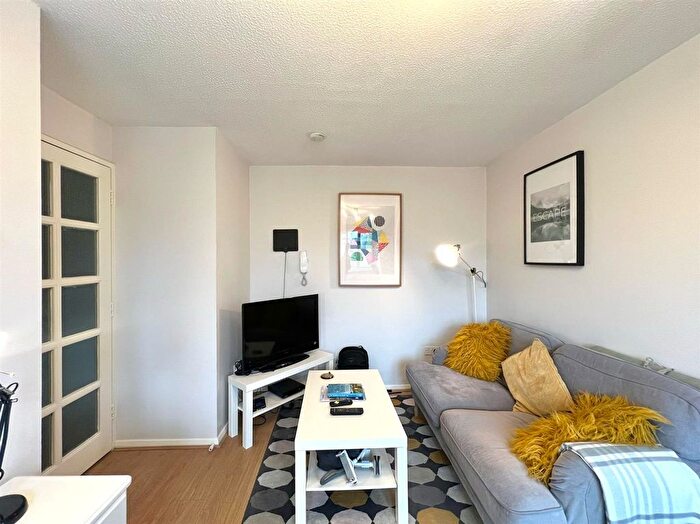 1 Bedroom Flat To Rent In Green Pond Close, London, E17