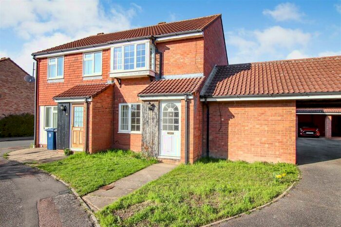 2 Bedroom Semi-Detached House To Rent In Tamarin GdsCambridge, CB1