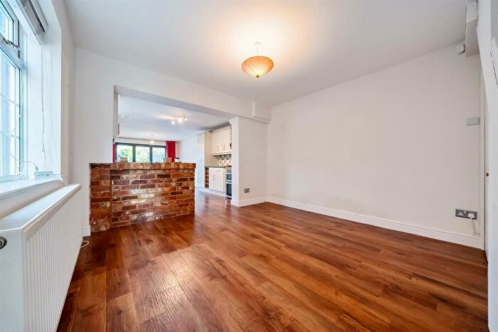 2 Bedroom Semi-Detached House For Sale In Pinewood Avenue, Crowthorne, Berkshire, RG45