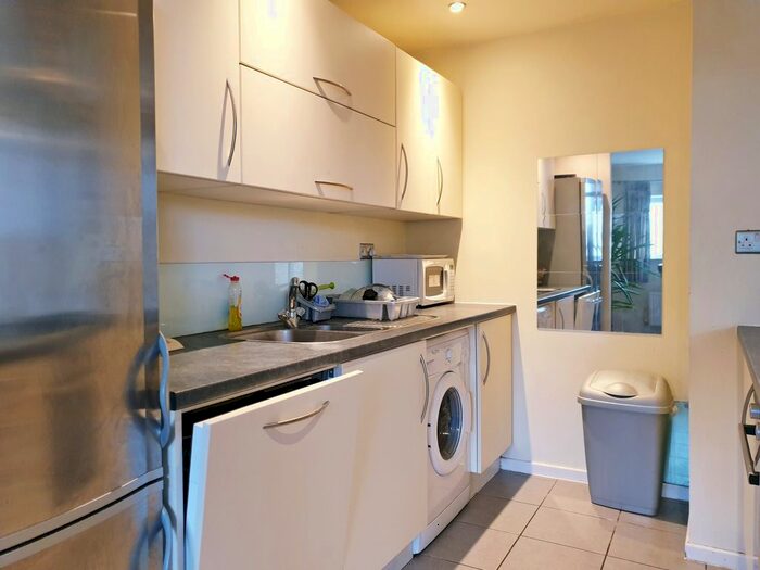 2 Bedroom Flat To Rent In Violet Road, London, E3