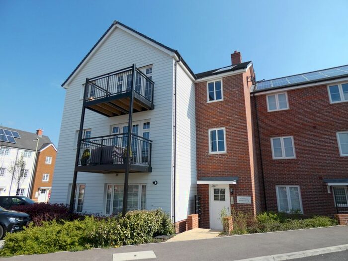 2 Bedroom Flat To Rent In Newton Road, Fleet, Hampshire, GU52