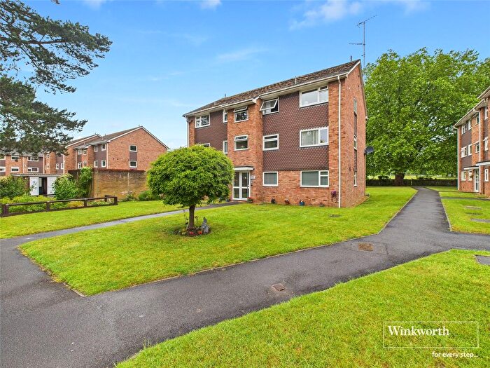 2 Bedroom Flat To Rent In Dorchester Court, Liebenrood Road, Reading, Berkshire, RG30