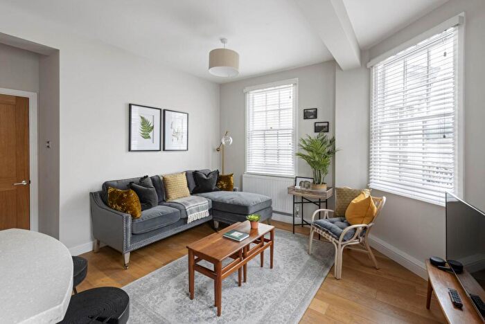 2 Bedroom Apartment To Rent In Flat, Union Passage, Bath, BA1