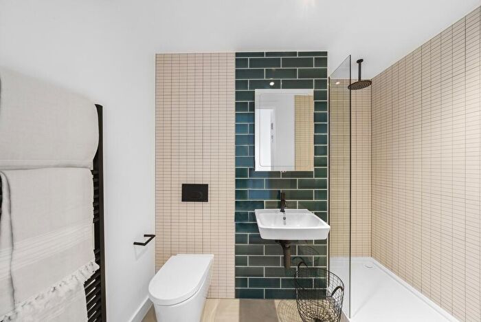2 Bedroom Apartment For Sale In The City Collection, London, E1