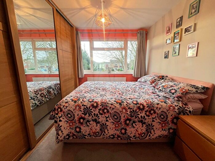 3 Bedroom Semi-Detached House For Sale In Wainbridge Crescent, BS35