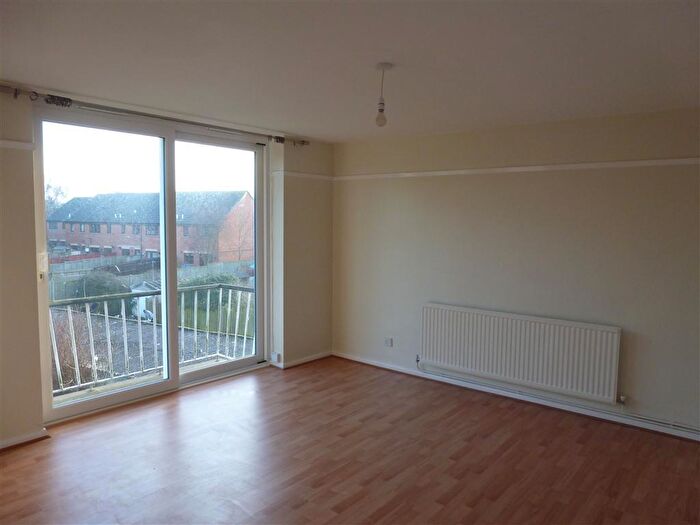 1 Bedroom Apartment To Rent In Priory Crescent, Aylesbury, HP19