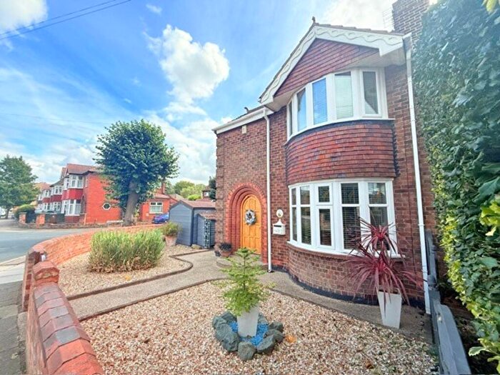 4 Bedroom Semi-Detached House For Sale In College Street, Grimsby, DN34