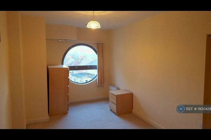 2 Bedroom Flat To Rent In Paramount Spring Gardens, Swindon, SN1