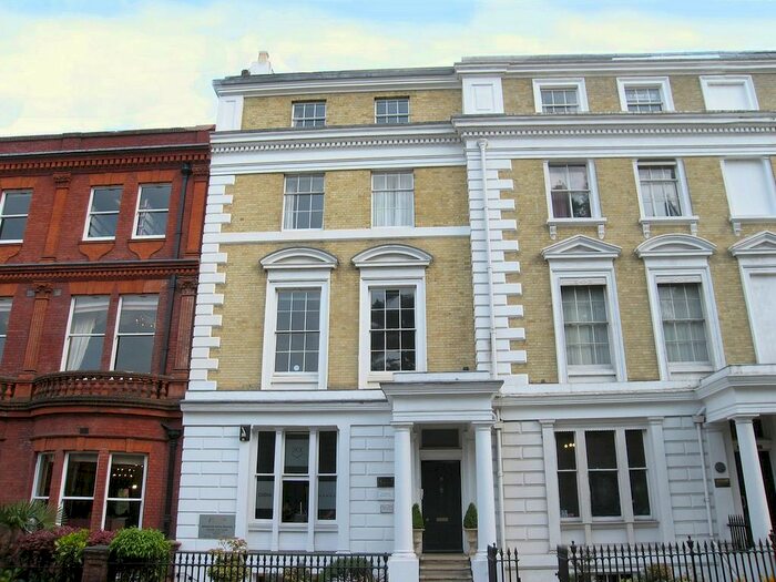 2 Bedroom Flat To Rent In Southgate Street, Winchester, Hampshire, SO23