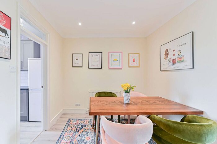 2 Bedroom Flat For Sale In Clapham Common South Side, Clapham Common South Side, London, SW4